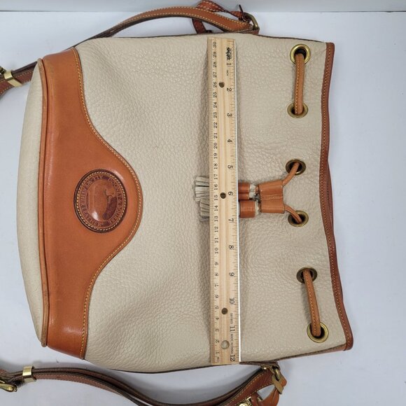 VTG Dooney & Bourke Women's Cream Pebble Leather Drawstring Bucket Bag - Picture 10 of 10